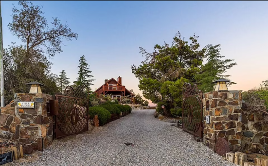Frank_Sinatras_7.5_acre_compound_with_THREE_homes_two_saunas_and_a_helipad_goes_on_sale_for_4_million_image_1